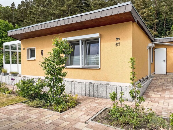 Plante, Propriété, Fenêtre, Bâtiment, Arbre, Lot Terre, Maison, Végétation, Surface De La Route, Chalet