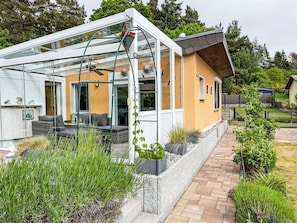 Plante, Bâtiment, Fenêtre, Porte, Botanique, Arbre, Maison, Lot Terre, Végétation, Quartier