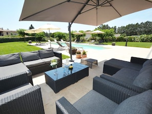 Furniture, Couch, Plant, Sky, Shade, Tree, Outdoor Furniture, Interior Design, Table, Studio Couch