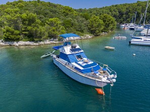 L'Eau, Bateau, Navire, Véhicule, Ciel, Bateaux Et Nautique - Materiel Et Fournitures, Arbre, Lac, Architecture Navale, Loisir
