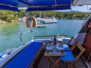 L'Eau, Bateau, Navire, Architecture Navale, Bleu, Bleu Azur, Chaise, Lac, Loisir, Ombre