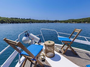 L'Eau, Ciel, Propriété, Meubles, Chaise, Bleu Azur, Mobilier De Jardin, Lac, Table, Bois