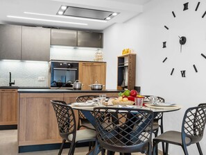 Möbel, Cabinetry, Tabelle, Countertop, Eigentum, Holz, Stuhl, Interior Design, Die Architektur, Küche