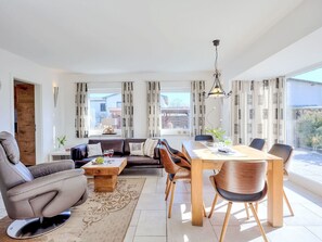 Tabelle, Möbel, Couch, Gebäude, Stuhl, Pflanze, Holz, Fenster, Wohnzimmer, Flooring