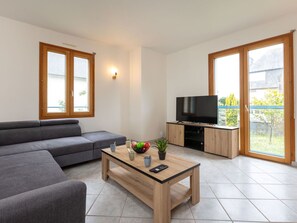 Tabelle, Möbel, Couch, Eigentum, Pflanze, Fenster, Komfort, Holz, Interior Design, Wohnzimmer