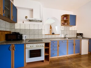 Cabinetry, Comptoir, Meubles, Propriété, Cuisinière, Cuisine, Électroménager, Appareil De Cuisine, Bois, Design Intérieur