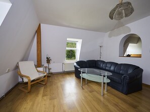 Meubles, Canapé, Propriété, Bâtiment, Confort, Bois, Ombre, Fenêtre, Architecture, Salon
