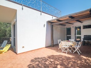 Propriété, Ciel, Bois, Ombre, Design Intérieur, Bâtiment, Mur, Zone Résidentielle, Immobilier, Façade