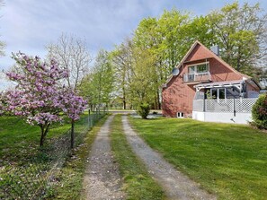 Tree, Branch, Shrub, House, Garden, Cottage, Home, Spring, Rural Area