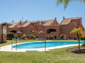 L'Eau, Plante, Ciel, Bâtiment, Piscine, Maison, Ombre, Fenêtre, Arbre, Plan D'Eau