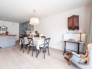 Table, Meubles, Propriété, Bois, Design Intérieur, Salon, Sol, Sol, Immobilier