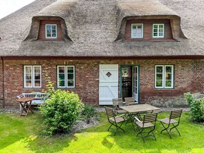 Plante, Bâtiment, Fenêtre, Propriété, Meubles, Table, Maison, Herbe, Porte, Lot Terre