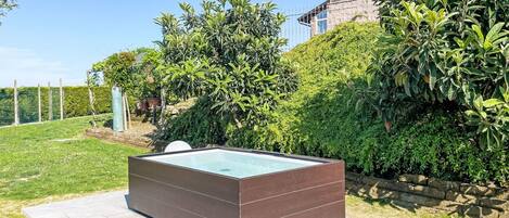 Garden, Landscaping, Water Feature, Swimming Pool, Lawn, Backyard, Yard, Shade, Design