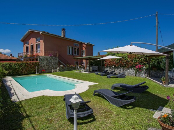 Ciel, Propriété, Bâtiment, Plante, Fenêtre, Piscine, Ombre, Mobilier De Jardin, Lot Terre, Maison