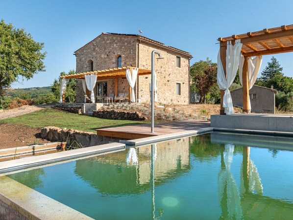L'Eau, Plante, Ciel, Propriété, Bâtiment, Bleu Azur, Arbre, Éclairage, Paysage Naturel, Maison