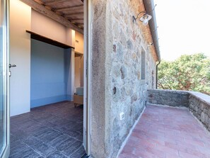 Bâtiment, Bois, Sol, Sol, Brique, Façade, Composite, Arbre, Brickwork, Plante