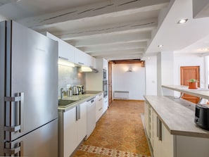 Cabinetry, Building, Countertop, Wood, Kitchen Appliance, House, Kitchen, Floor, Flooring, Kitchen Stove