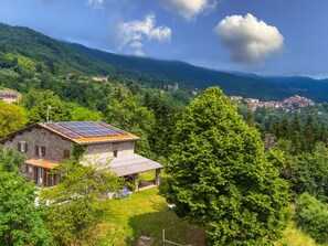 Baum, Bergforms, Hügel, Berg, Landschaft, Hochland, Haus, Bergstation, Ländliches Gebiet, Gebirge