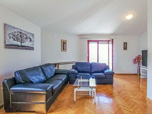 Meubles, Sol, Design Intérieur, Canapé, Sol, Plafond, Pièce, Salon, Appartement, Éclairage
