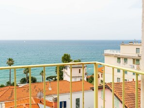 Wasser, Himmel, Gebäude, Fenster, Azurblau, Eigentumswohnung, Urban Design, Baum, Wohngebiet, Grundeigentum