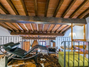 Light, Wood, Building, Beam, Shade, Leisure, Tree, Roof, Window, House