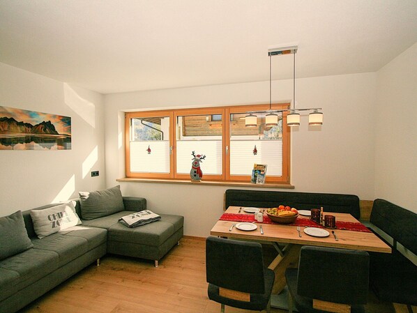 Table, Property, Furniture, Couch, Building, Picture Frame, Orange, Wood, Interior Design, Flooring
