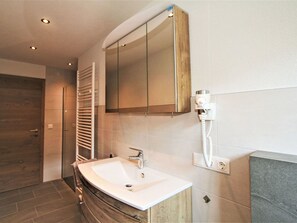 Braun, Zapfhahn, Sinken, Spiegel, Armatur, Bad Sink, Badezimmer, Holz, Badezimmerschrank, Cabinetry