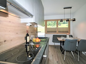 Möbel, Countertop, Eigentum, Cabinetry, Tabelle, Gebäude, Stuhl, Küche, Holz, Herd