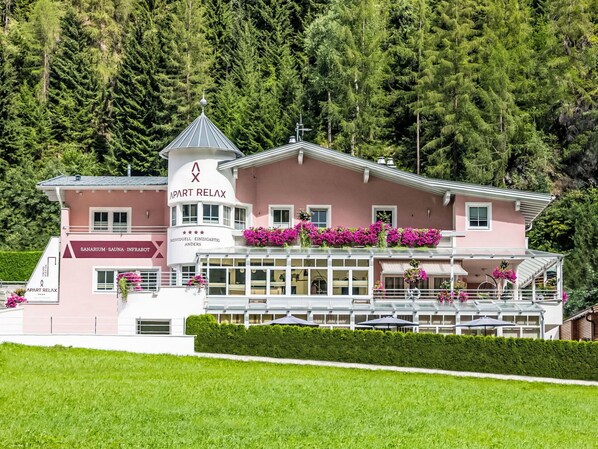 Bâtiment, Propriété, Plante, Fenêtre, Arbre, Maison, Lot Terre, Herbe, Loisir, Paysage