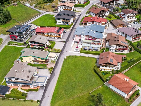 Gebäude, Natur, Haus, Grundstueck, Die Architektur, Gras, Urban Design, Nachbarschaft, Pflanze, Öffentlicher Raum
