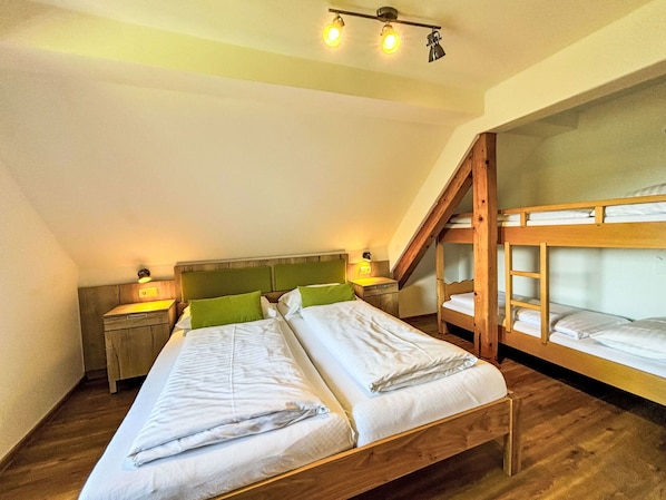 Building, Furniture, Comfort, Bed Frame, Wood, Pillow, House, Interior Design, Bed, Lamp