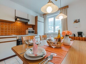 Interior Design, Möbel, Holz, Flooring, Decke, Küche, Zimmer, Countertop, Fussboden, Beleuchtung