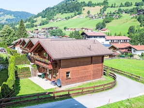 Himmel, Wasser, Wolke, Pflanze, Berg, Grün, Natur, Zaun, Natürliche Landschaft, Baum