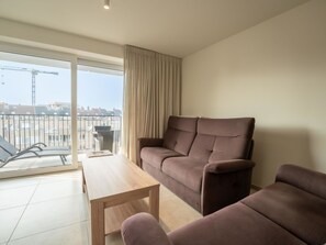 Plante, Meubles, Bois, Porche, Ombre, Surface De La Route, Mobilier De Jardin, Bâtiment, Chaise, Design Intérieur