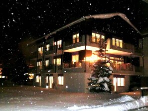 Neige, Bâtiment, Fenêtre, Gelé, Maison, Pente, Immobilier, Bois, Géologique Phénomène, Arbre