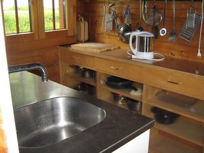 Comptoir, Evier, Robinet, Évier, Propriété, Cabinetry, Fenêtre, Luminaire Plomberie, Cuisine, Appareil De Cuisine