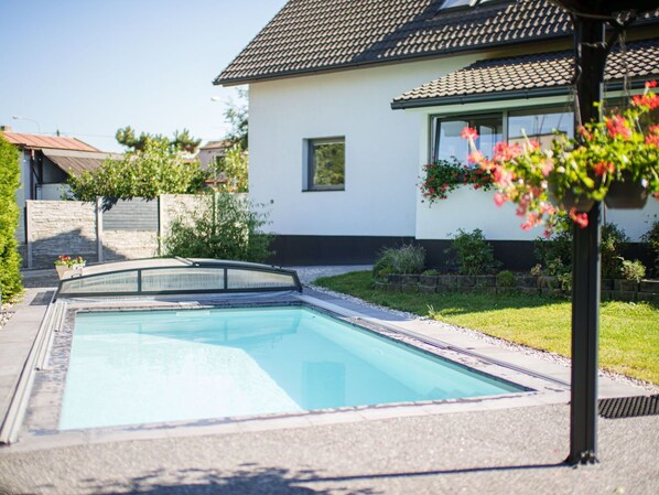 Plant, Water, Property, Flower, Building, Window, Sky, Swimming Pool, Grass, House