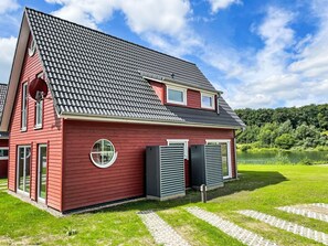 Himmel, Pflanze, Wolke, Gebäude, Fenster, Baum, Natürliche Landschaft, Grundstueck, Haus, Hütte