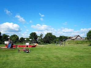 Herbe, Arbre, Environnement Naturel, Nuage, Prairie, Été, Espace Public, Plaine, Lot Terre, Pelouse