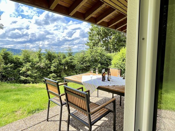 Himmel, Pflanze, Gebäude, Fenster, Baum, Holz, Grundstueck, Hütte, Haus, Landschaft