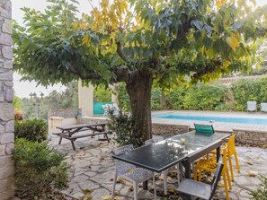Plante, Table, Propriété, Meubles, Tableau De Plein Air, Mobilier De Jardin, Arbre, Table De Pique-Nique, Ombre, Loisir