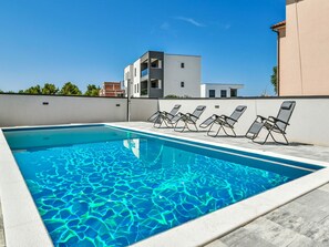 Water, Sky, Property, Plant, Swimming Pool, Azure, Blue, Window, Building, Rectangle