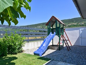 Toboggan, Jardin, Équipement Extérieur Play, Chute, Pelouse, Aménagement Paysager, Ombre, Cour, Arrière-Cour, Parc