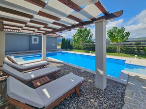Piscine, Mobilier De Jardin, Recours, Meubles, Zone Résidentielle, Ombre, Domicile, Composite, Chaise, Eco Hôtel