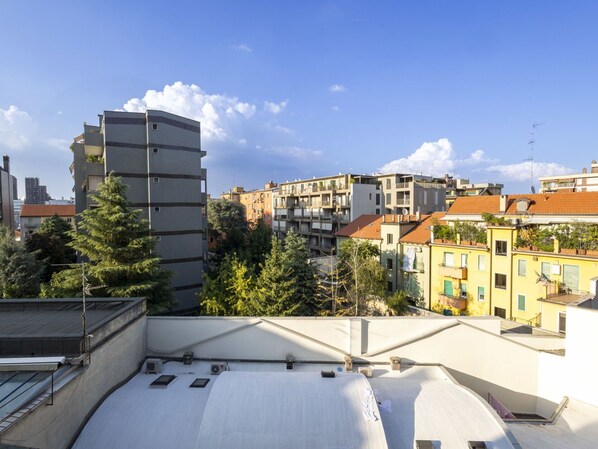 Nuage, Ciel, Bâtiment, Propriété, Design Urbain, Quartier, Condominium, Zone Résidentielle, Fenêtre, Biome