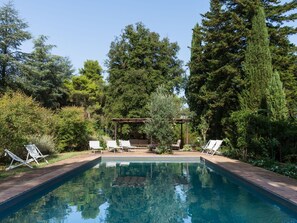 L'Eau, Plante, Propriété, Ciel, Paysage Naturel, Arbre, Végétation, Piscine, Herbe, Loisir