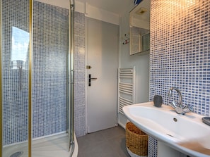 Zapfhahn, Armatur, Sinken, Eigentum, Spiegel, Badezimmer, Tür, Interior Design, Duschkopf