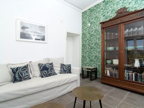 Möbel, Tabelle, Interior Design, Holz, Flooring, Komfort, Fussboden, Bilderrahmen, Wohnzimmer, Wand