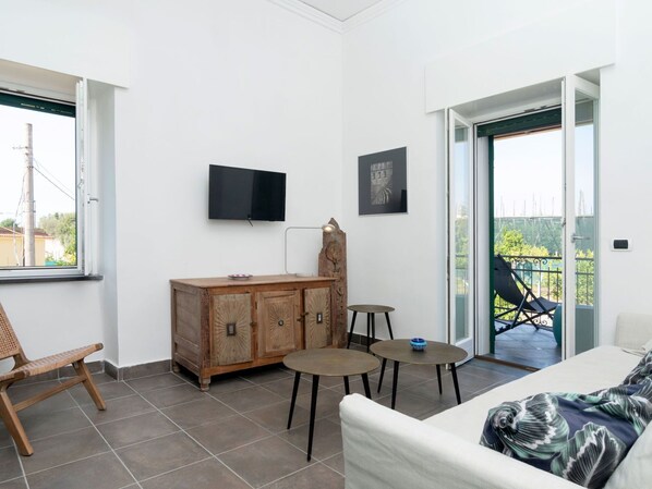 Gebäude, Möbel, Fenster, Cabinetry, Holz, Komfort, Haus, Bilderrahmen, Schublade, Flooring