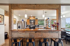 2nd floor breakfast bar.